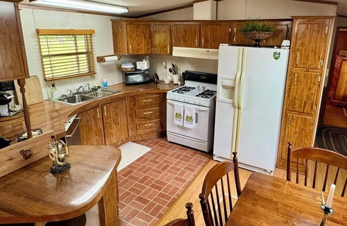 Catherine House | Peaceful Pondside Retreat in Catherine, Alabama