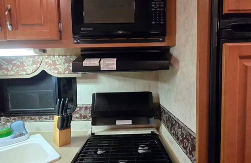 La Marque House | Peaceful rv near moody gardens and galveston