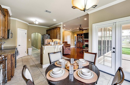 Shreveport House | Peaceful Shreveport Retreat w/Deck + Yard!