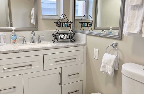 North Miami House | Pearl Suite