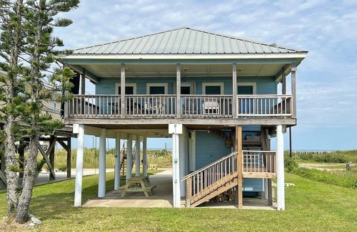 Leeville House | Pearly Whites - Fishing Pier - Island Realty