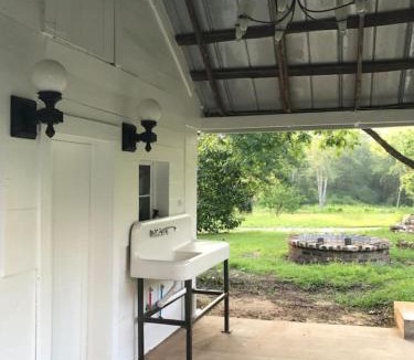 Clinton Apartment | Pecan Shelling House - 35 Mins to Univ of Alabama