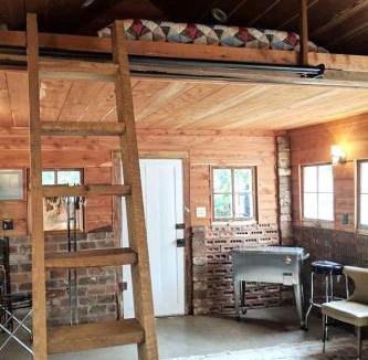 Clinton Apartment | Pecan Shelling House - 35 Mins to Univ of Alabama