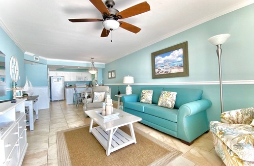 Holiday Beach Condo | Pelican Walk 504- Free Beach Chairs Gulf Front!