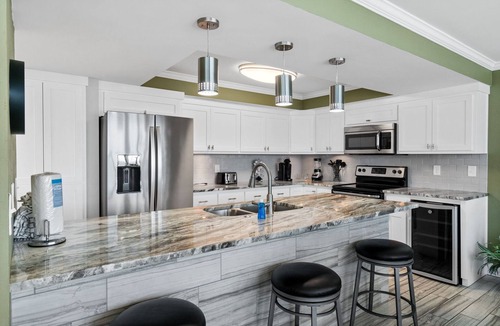 Thomas Drive Condo | Pelican Walk 506 - Pet Friendly Condo on the Beach!