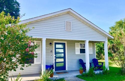 Downtown House | Pensa-Cozy Downtown bungalow, w/backyard oasis!