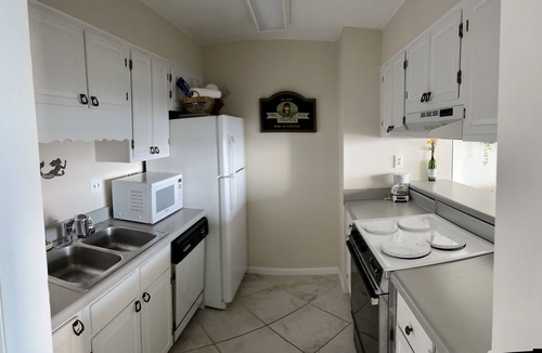 Villa Sabine Condo | Pensacola Beach Waterfront Condo - Yacht, Pool, Tennis, Beach Club - 7th Floor
