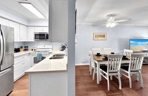 Warrington House | Pensacola Cottage w fenced yard - close to NAS & Blue Angels + EV super charger