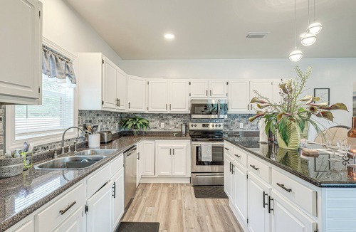 West Pensacola House | Pensacola Home on 1 Acre w/Large Yard & Grill!