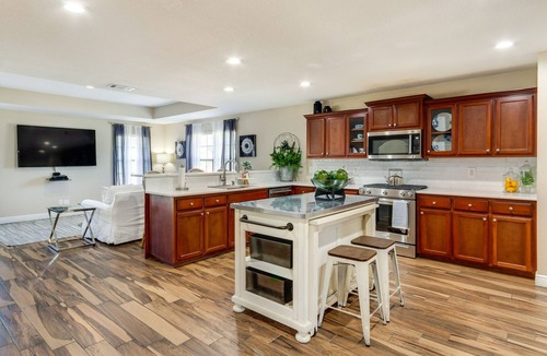 Brent House | Pensacola Home w/Private Lanai, 9 Mi to Downtown!