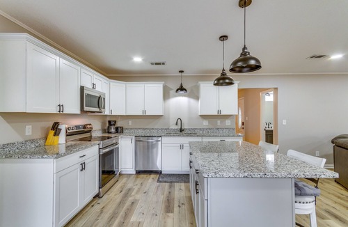 Myrtle Grove House | Pensacola Home w/Private Yard: 7 Mi to Downtown!