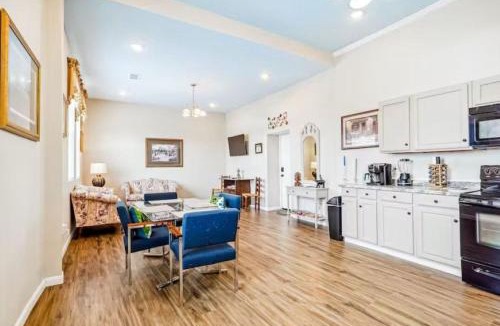 South 7th Ward Apartment | Penthouse on Claiborne