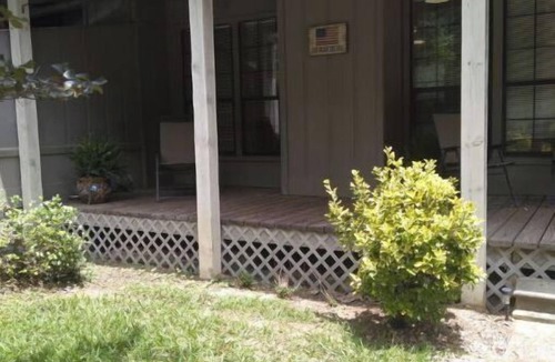 McComb Apartment | Percy Quinn Vacation Rental B