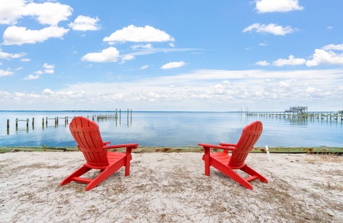 Ono Island House | Perdido Bay 4BR Waterfront House WITH A DOCK AND WHITE SANDS IN THE BACKYARD!