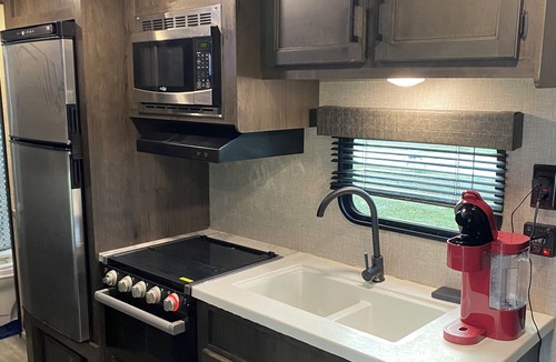 Flowood House | Perfect 1-bedroom recreational vehicle with AC in Brandon on the Reservoir