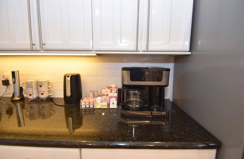 Marineland Acres House | Perfect Beach House 2min Walk With Heated Pool and Hot Tub 4 bed 3 Bath With Pet Friendly