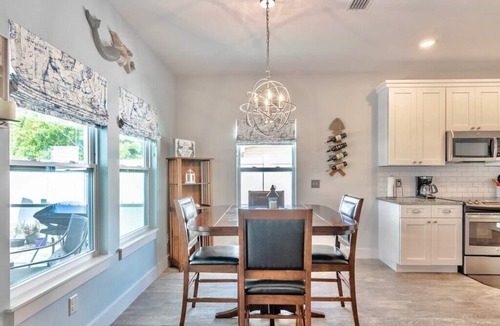 Riviera Beach House | Perfect Beach Home with Private Pool - 21yo & UP