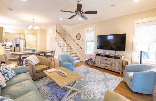 Sunnyside House | Perfect Carillon Beach Summer Retreat with 6 passenger Golf Cart awaits you NOW!