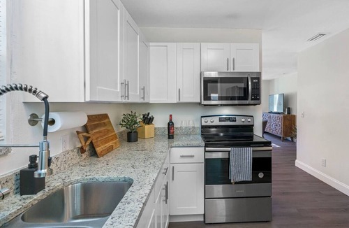 United Central House | Perfect & Cozy Home in A+ Location