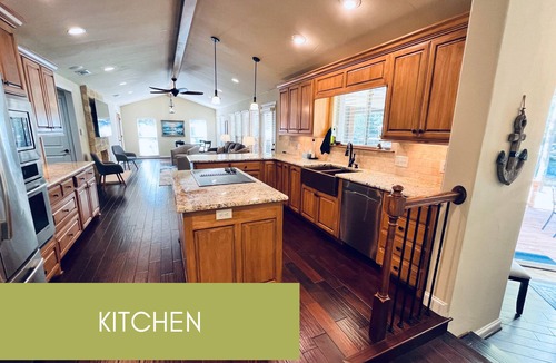 Enchanted Oaks House | Perfect lake escape with friends and family - activities and easy lake access!