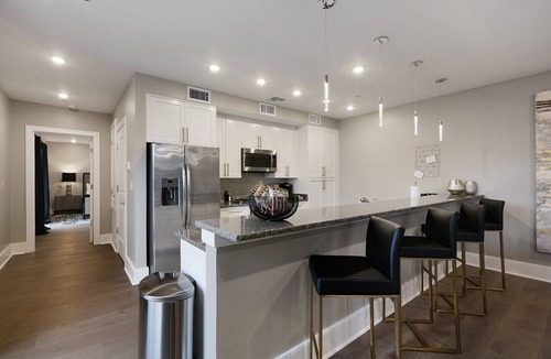 Central Business District Apartment | ⛳️ PERFECT PENTHOUSE! Downtown, Secluded Terrace PUTT-PUTT, PING PONG, OUTDOOR CHESS+CHECKERS!