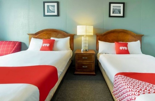 Jennings Hotel | Pet-Friendly Stay Near I-10 w/King Bed at Accessible Location