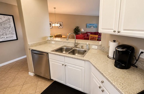 Fort Myers Condo | Pet-Friendly 2BR/2BA Ground-Floor Condo with Lake View in Colonial Country Club