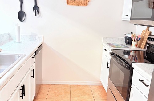 Titusville House | Pet Friendly 2BR Townhouse - Watch Rocket Launches | Titusville