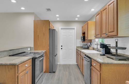 Grogan's Mill House | Pet-Friendly 3BR Near The Woodlands | Quiet Neighborhood | King Suite | Fenced Backyard