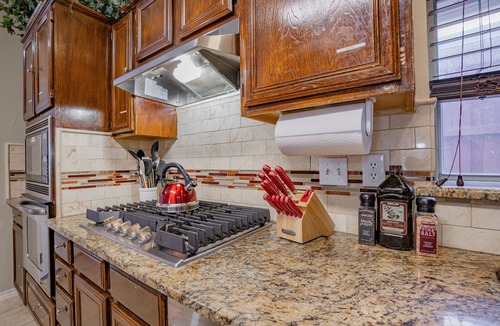 Allen House | Pet-Friendly 5-bedroom + Pool
