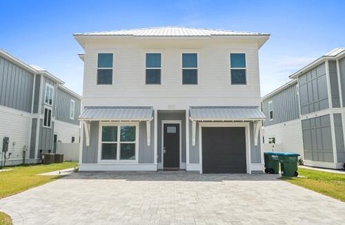 Laguna Beach House | Pet Friendly Beach House - Totally Beachin by Panhandle Getaways