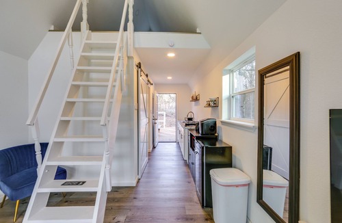 Wood County Apartment | Pet-Friendly Cabin w/Views: 8 Mi to Hawkins Beach
