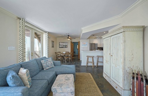 Seaside Condo | Pet Friendly in Seaside, Location, Large Wrap-Around Balcony + 2 Adult Bikes!