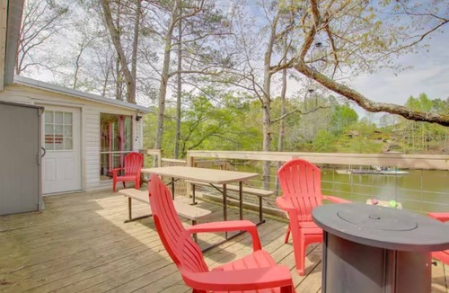 Crane Hill House | Pet Friendly! Lakefront-4 bed, 2 bath house on Smith Lake- Crooked Creek Retreat