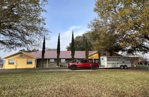 Fellowship Apartment | Pet friendly Large Apt on Horse Farm w/level 2 EV Charger.