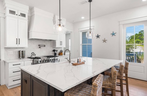 Lakeside at Blue Mountain Beach House | Pet Friendly New Build 2 Min from Beach - Must See