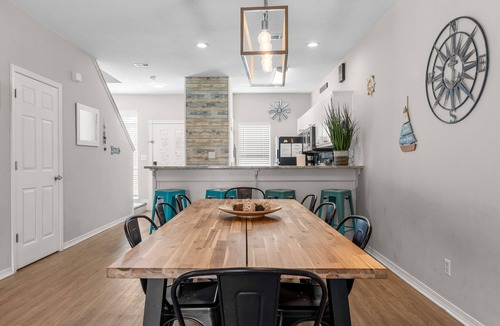Miramar Beach House | Pet-Friendly, Pool View, 5-Min Walk to Beach & minute to Shops and outlet