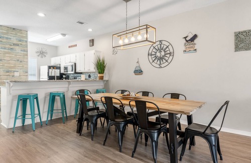 Miramar Beach House | Pet-Friendly, Pool View, 5-Min Walk to Beach & minute to Shops and outlet