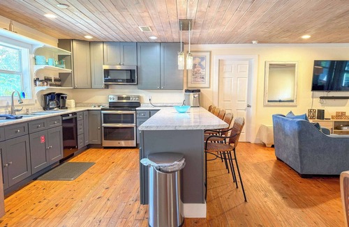 St. George Island House | Pet Friendly Sleeps 9 Golf Cart Hot Tub - Weekly Discounts