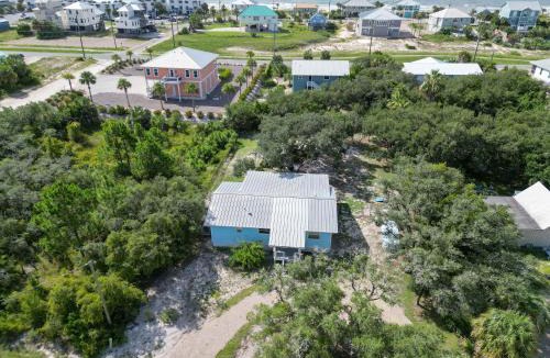 St. George Island House | Pet Friendly Sleeps 9 Golf Cart Hot Tub - Weekly Discounts