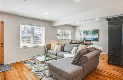 Tomball House | Pet-Friendly Tomball Cottage: Steps to Downtown!
