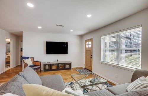 Tomball House | Pet-Friendly Tomball Cottage: Steps to Downtown!