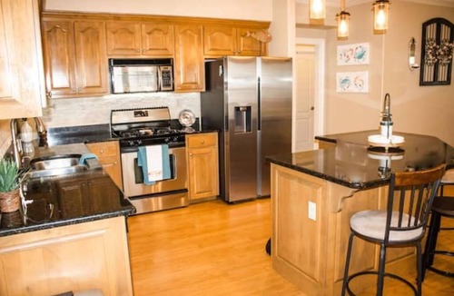 Dauphin Island House | Pet Friendly Tranquil Cottage with Fire-Pit & Hot-Tub MINUTES from beaches.