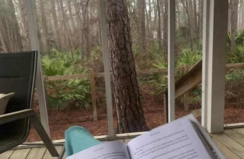 Dauphin Island House | Pet Friendly Tranquil Cottage with Fire-Pit & Hot-Tub MINUTES from beaches.