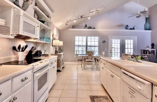 Riviera Beach Cottage | Pet Friendly Coastal Cottage Beach House