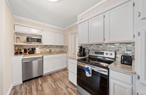 Bahama Beach House | Pet Friendly House three minute walk to Beach!