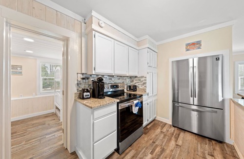 Bahama Beach House | Pet Friendly House three minute walk to Beach!