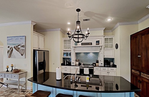 Summer Breeze House | PET FRIENDLY! PRIVATE HOT TUB! Up to 13 Guests! Minutes to Pier Park and 30A!
