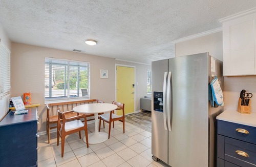 Bid-a-wee Beach House | Pet Friendly Beach Cottage - Walk to the Beach Gated Access - Fenced in Yard - Bidawee