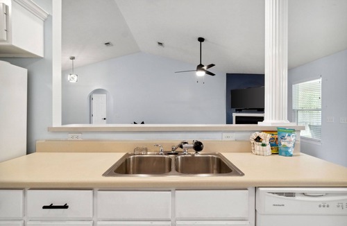 Thomas Drive House | Pet Friendly, great outdoor space & spacious